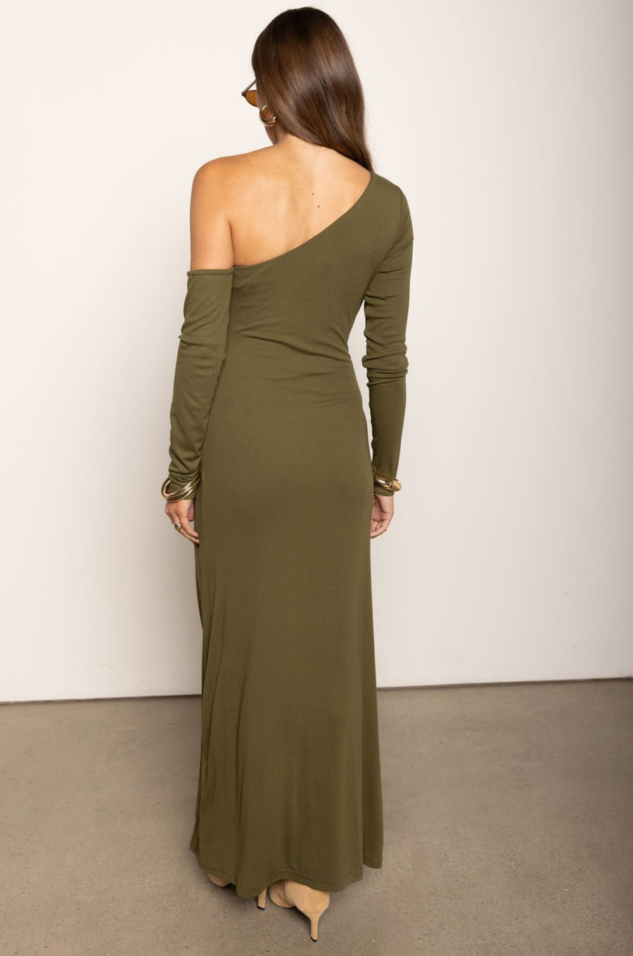 One shoulder long sleeve maxi dress
Asymmetrical neckline
Adjustable hip tie
Green one shoulder maxi dress
fall wedding guest dress
fall maxi dress
thanksgiving outfit