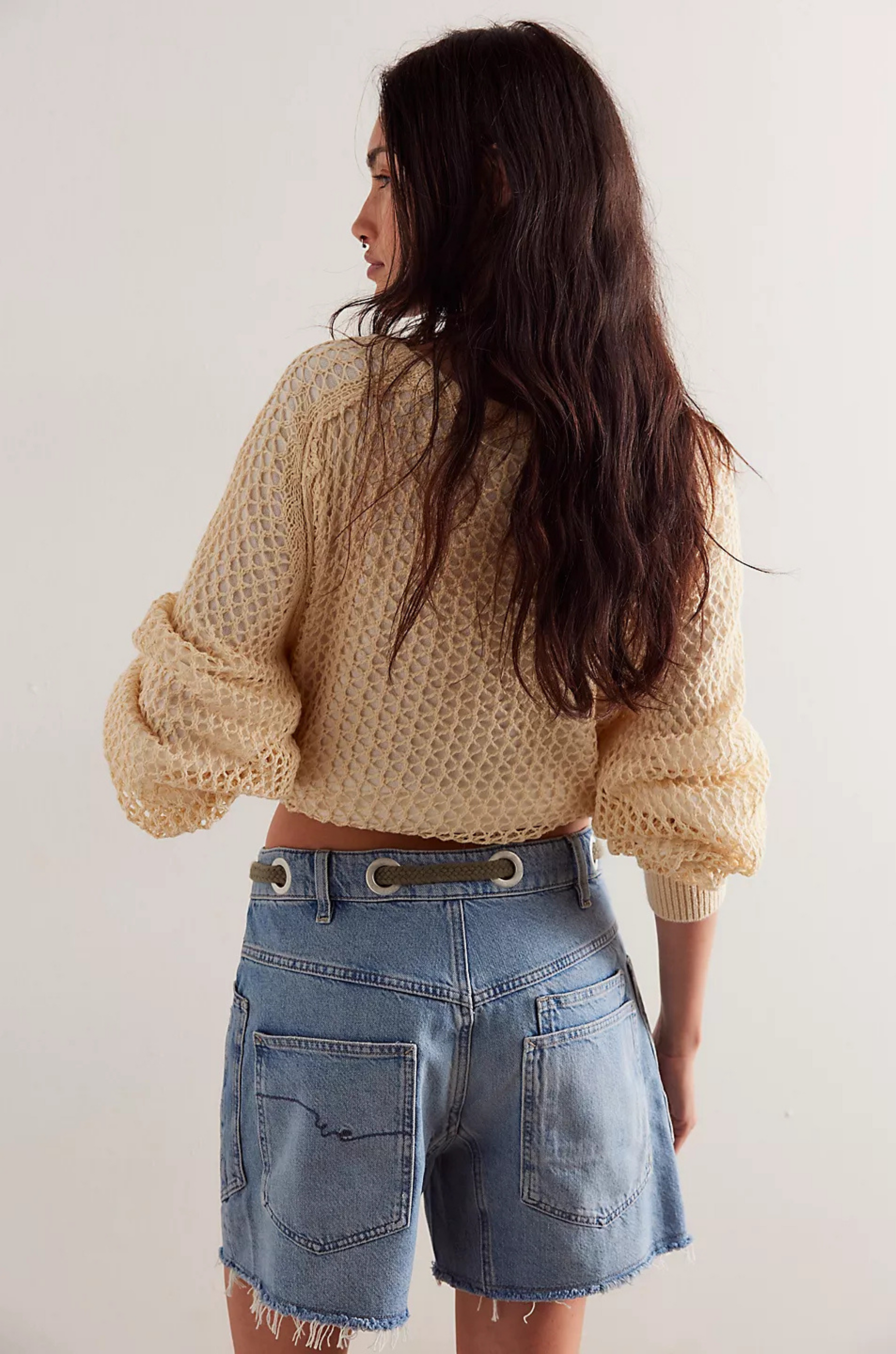 blue Denim cut-off shorts silhouette
Low-slung
Slouchy wide fit
Pull-on design
Drawcord waist detail
Oversized pouch pockets
Raw-edge hem
Cotton