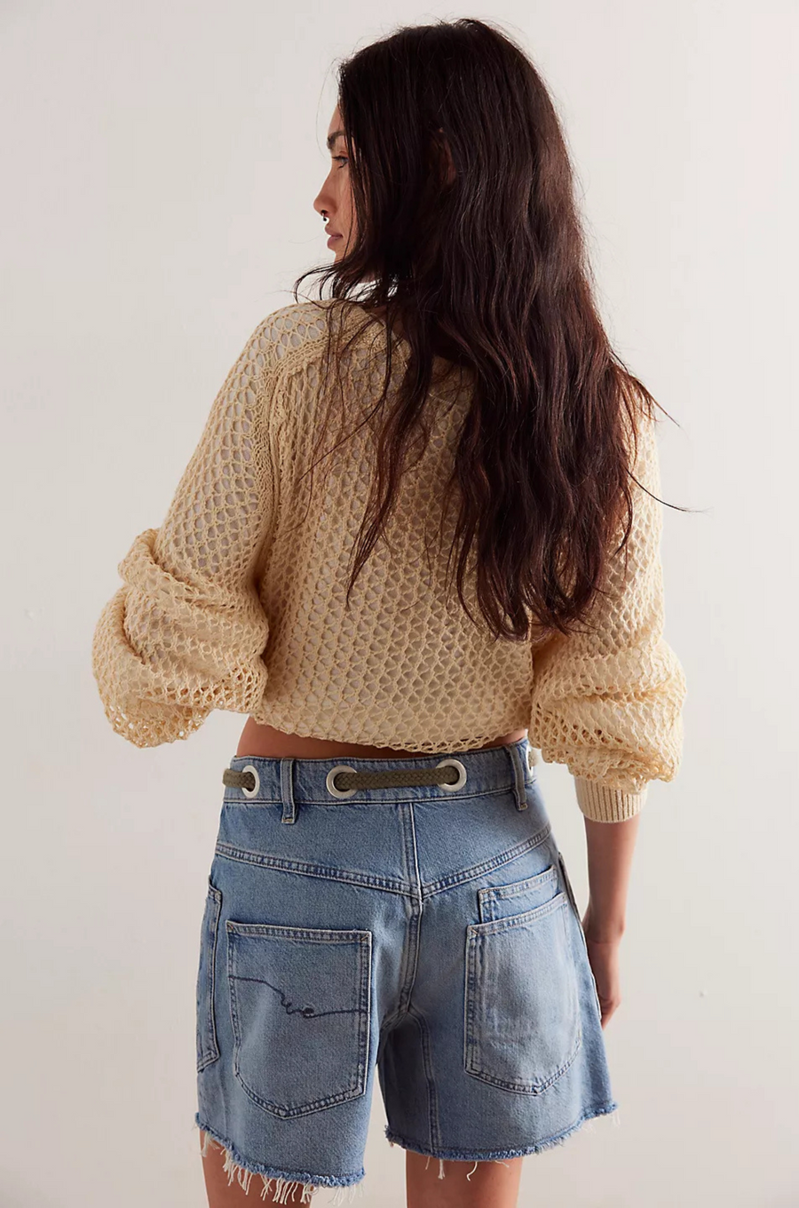blue Denim cut-off shorts silhouette
Low-slung
Slouchy wide fit
Pull-on design
Drawcord waist detail
Oversized pouch pockets
Raw-edge hem
Cotton