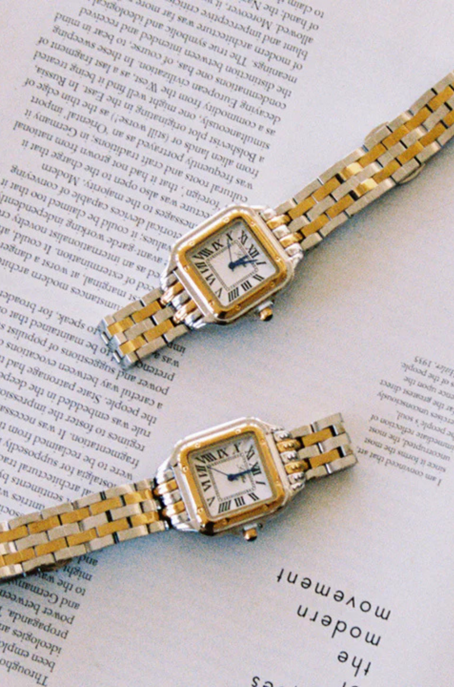 Two toned metal watch.
Tarnish proof however we do not recommend it getting the face wet.
This watch is adjustable and comes with the tool to make the adjustments.
silver and gold watch