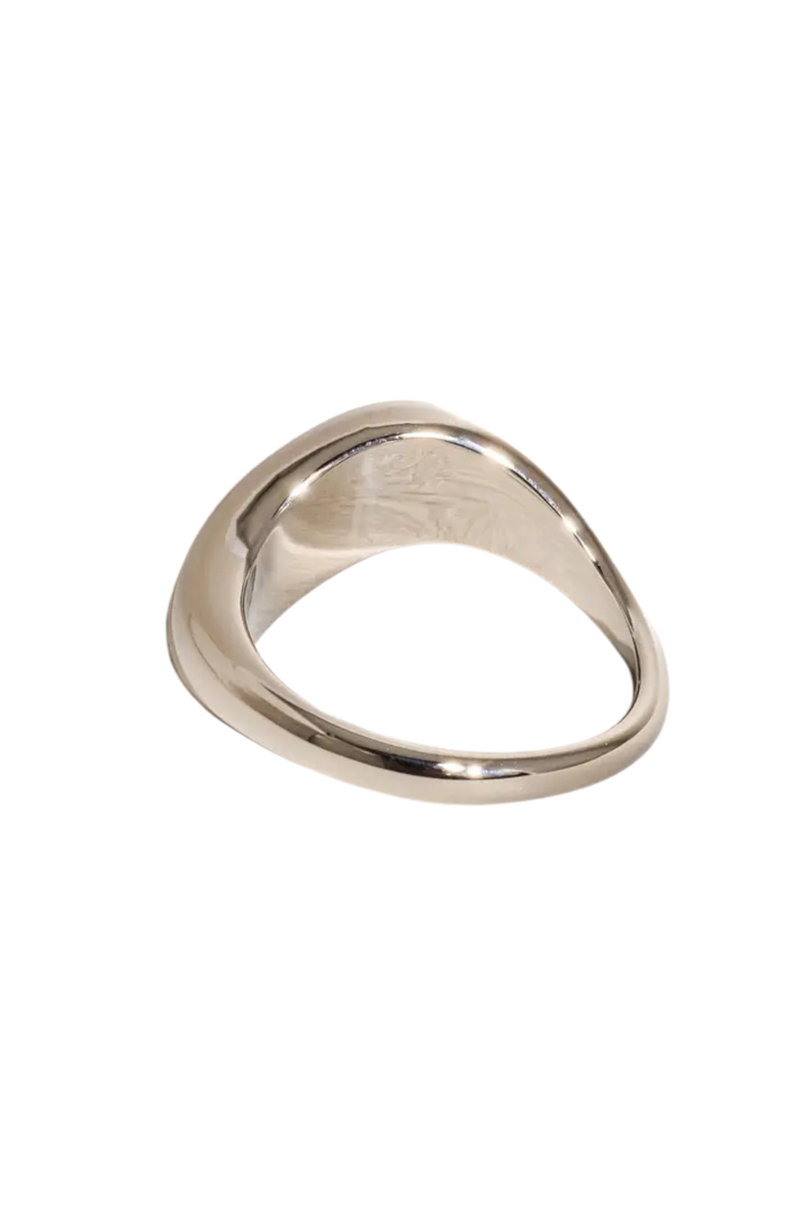 18K non-tarnish classic wavy band silver ring
18K gold plating stainless steel
Size 7 measurement: 0.682 Diameter/2.14 Circumference
Lead and Nickel Free
Hypoallergenic
Water Resistant
