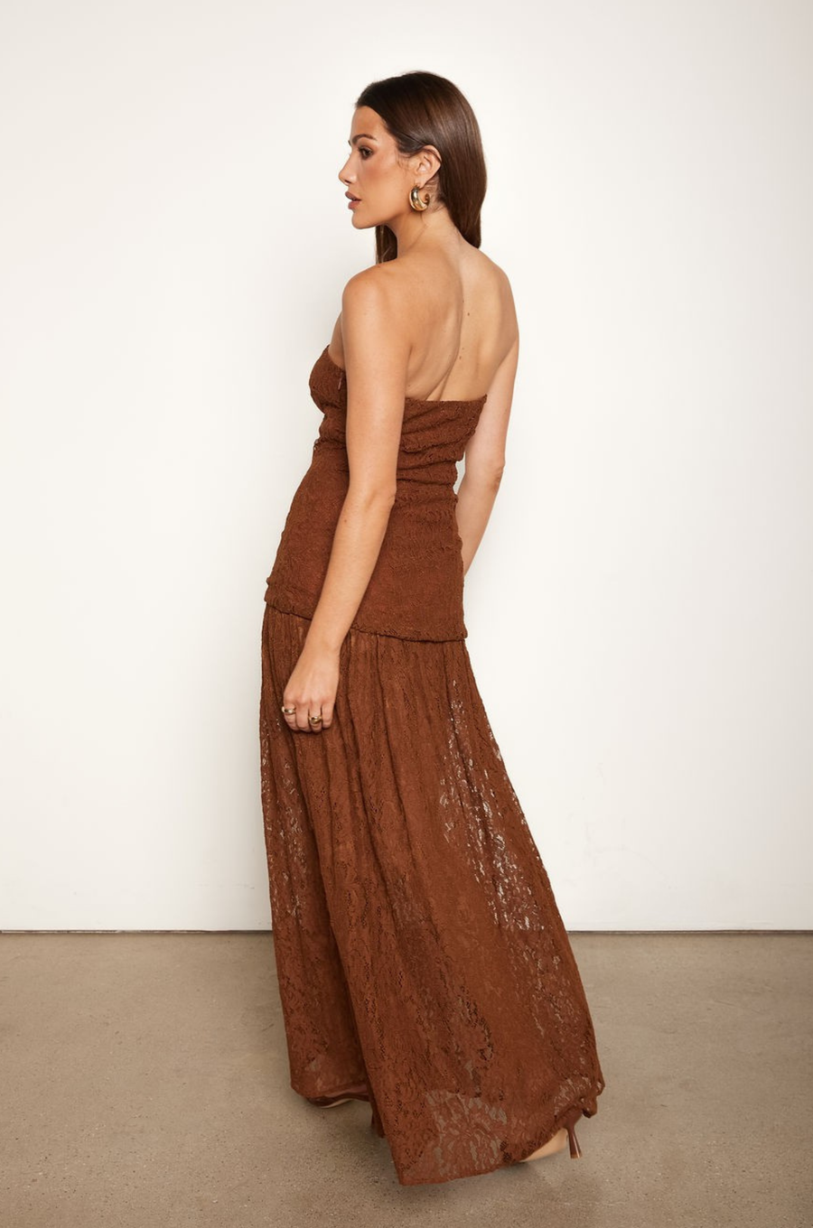 Lace tube top maxi dress
Strapless
Inner rubber grip lining
fall maxi dress
thanksgiving maxi dress
holiday outfit
brown lace maxi dress