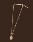 gold Organic pearl pendent chain necklace
Lobster clasp closure
Toggle closure
Synthetic