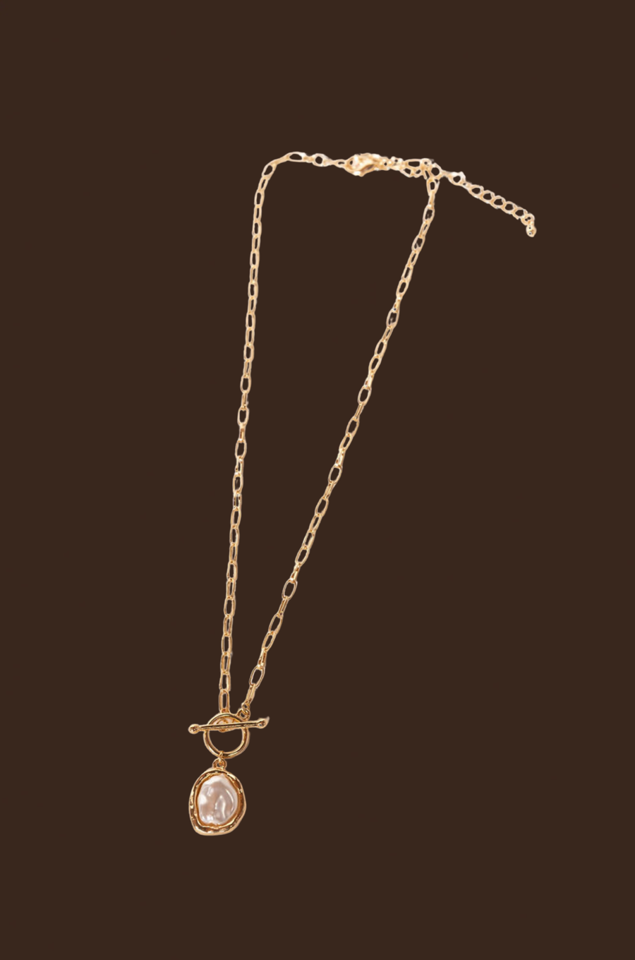 gold Organic pearl pendent chain necklace
Lobster clasp closure
Toggle closure
Synthetic