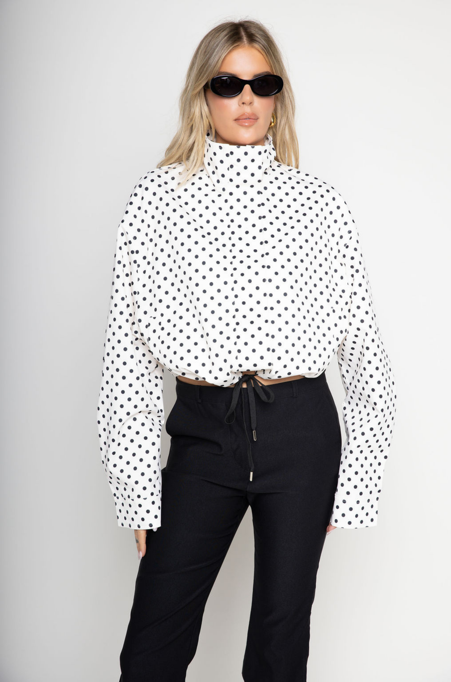 white snd black polka dot set
zara dupe
TOP
Polka dot collared jacket
Button zipper closure
Adjustable drawstring
Side pockets
Unlined
Length: 22.5"
Polyester

BOTTOMS
Polka dot high waisted shorts
Button zipper closure
Belt loops
Side pockets
Faux back pockets
Unlined
Length: 13" / Waist: 30" / Rise: 11.5"
Polyester