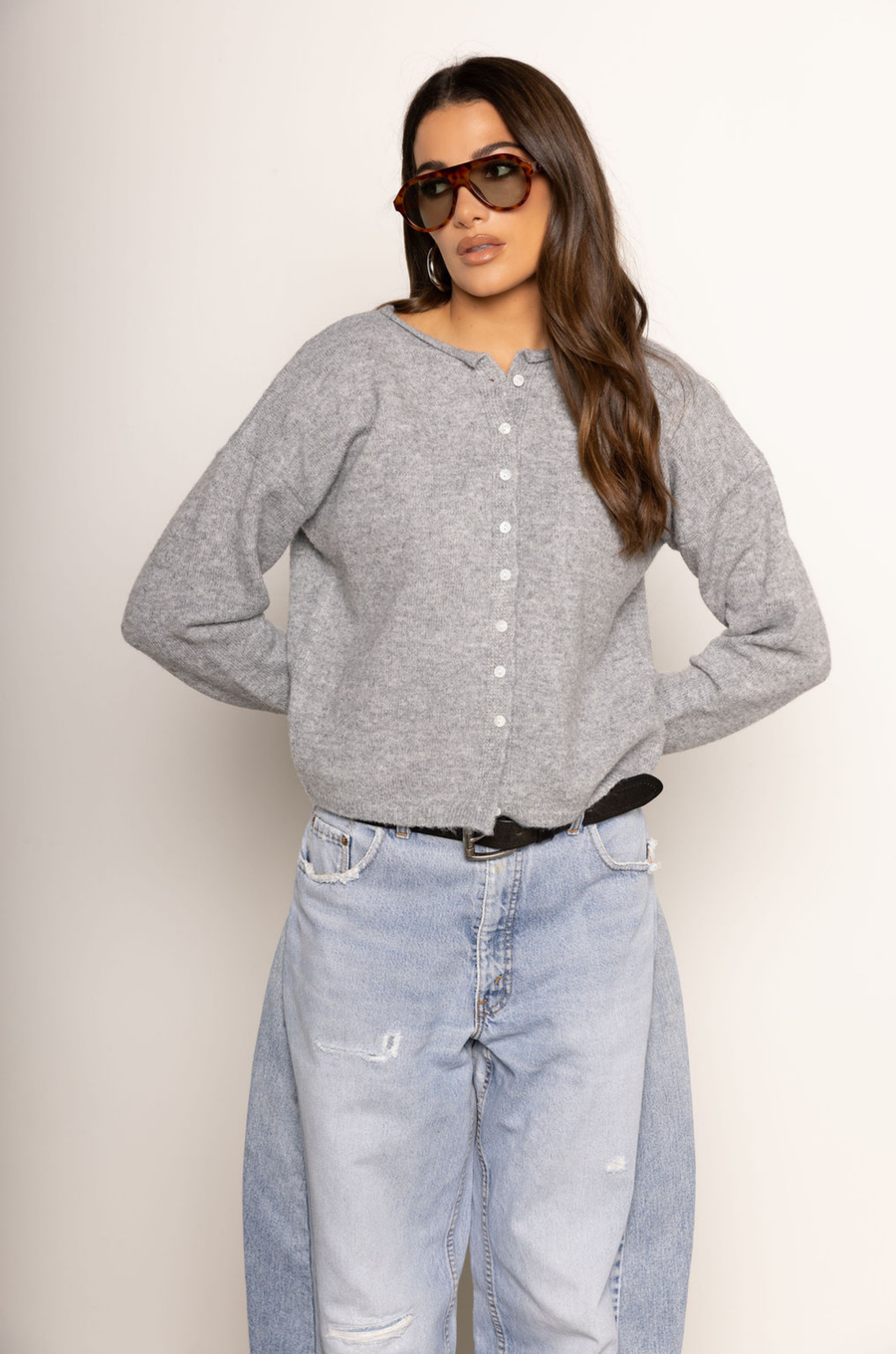 Knit long sleeve cardigan
Rolled collar
Button down closure
Unlined
grey knit cardigan
fall cardigan
thanksgiving outfit