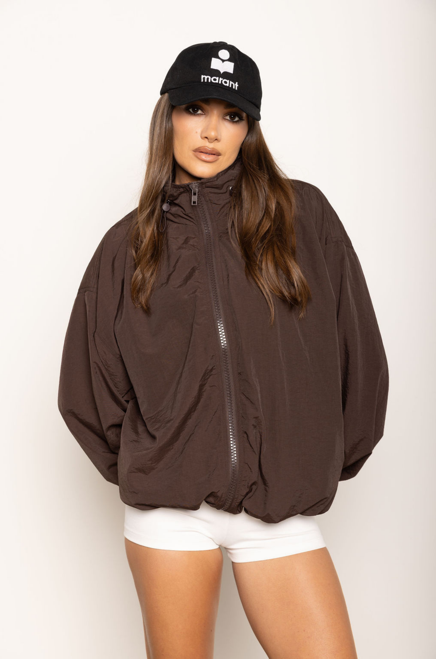 Windbreaker long sleeve jacket
Zip up closure
Rollable hood with zip closure
Adjustable drawstring hem and sleeve hem
Brown windbreaker jacket
fall outfit