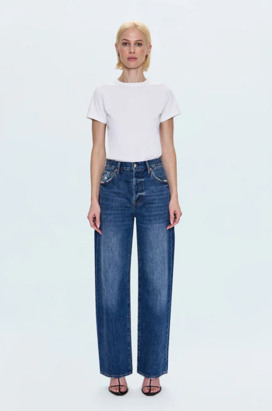 High rise denim jeans
Bowed wide leg silhouette
Five-pocket jean
Waist: 25"/ Length: 41" / Rise: 11.5"
medium to dark wash denim jeans
pistola denim