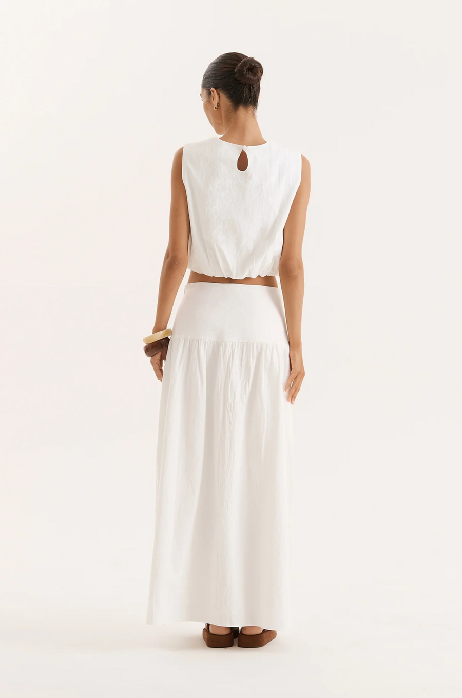 white Linen sleeveless crop top
Round neckline
Bubble hem
bridal top and skirt set
summer skirt set