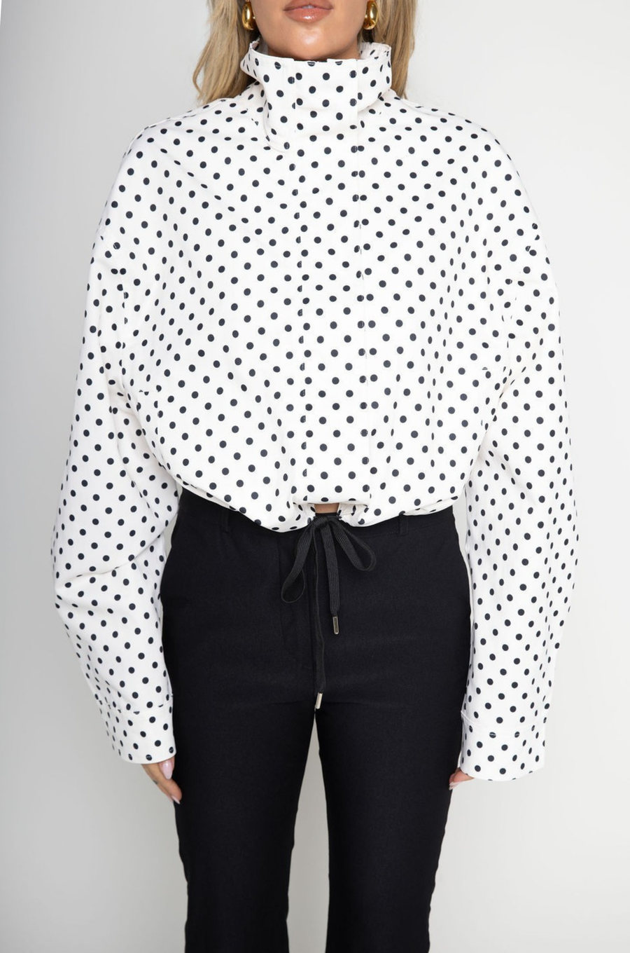 white snd black polka dot set
zara dupe
TOP
Polka dot collared jacket
Button zipper closure
Adjustable drawstring
Side pockets
Unlined
Length: 22.5"
Polyester

BOTTOMS
Polka dot high waisted shorts
Button zipper closure
Belt loops
Side pockets
Faux back pockets
Unlined
Length: 13" / Waist: 30" / Rise: 11.5"
Polyester