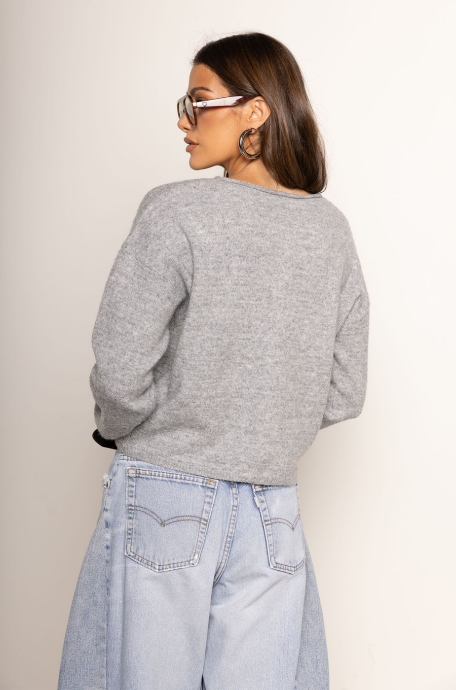 Knit long sleeve cardigan
Rolled collar
Button down closure
Unlined
grey knit cardigan
fall cardigan
thanksgiving outfit