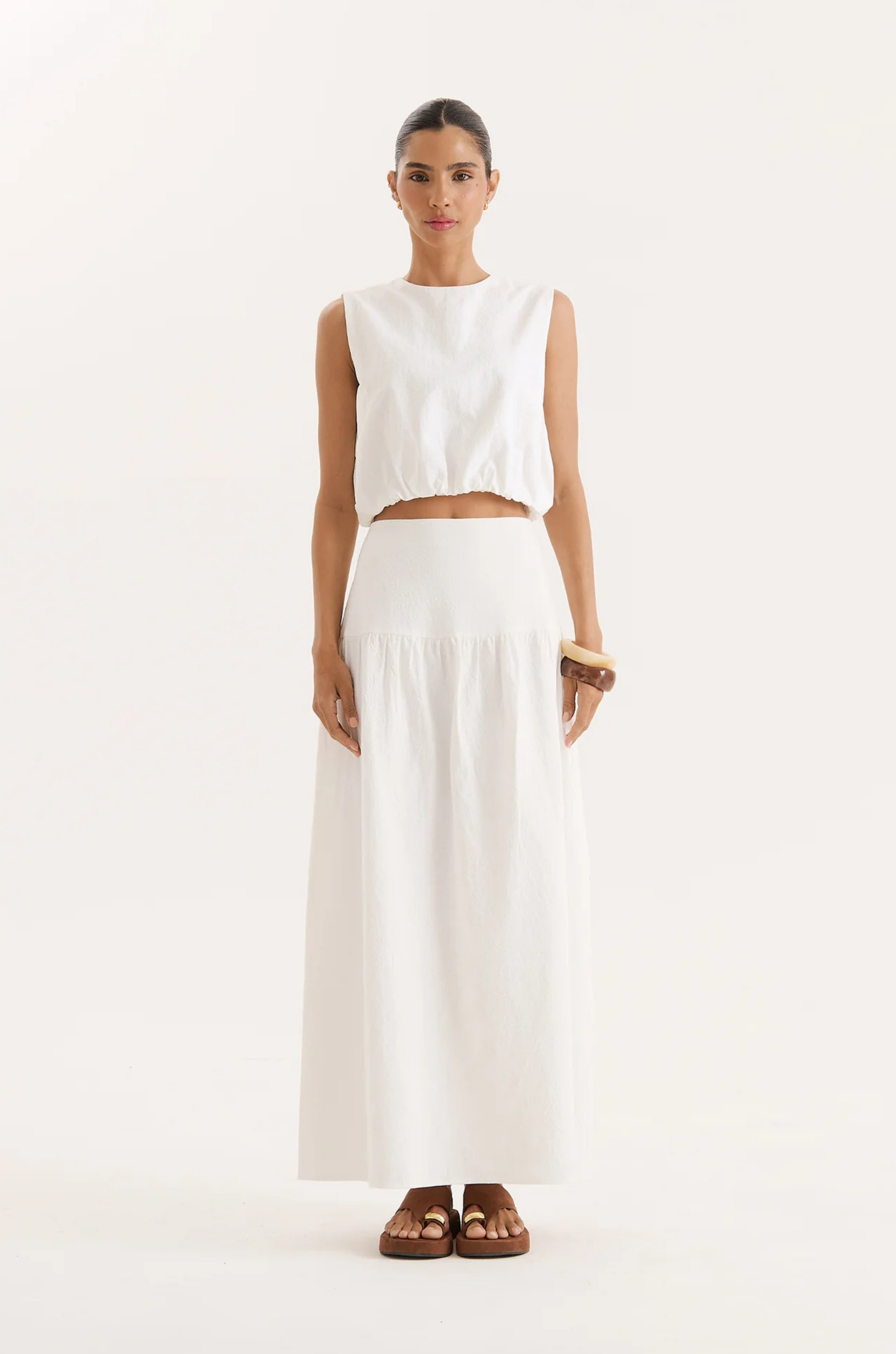 white Linen sleeveless crop top
Round neckline
Bubble hem
bridal top and skirt set
summer skirt set
