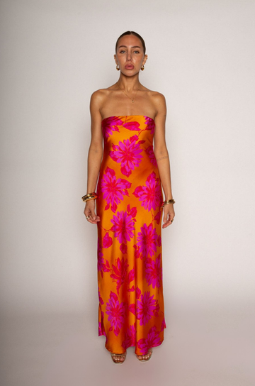 Floral printed satin maxi dress
Strapless elastic neckline
Inner runner grip lining
Side slit
Fully lined
Floral strapless maxi dress
wedding guest dress
tequila sunrise theme dress