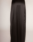 Satin maxi skirt
Side hook and eye and zipper closures
Side slit
Unlined
black satin maxi skirt
