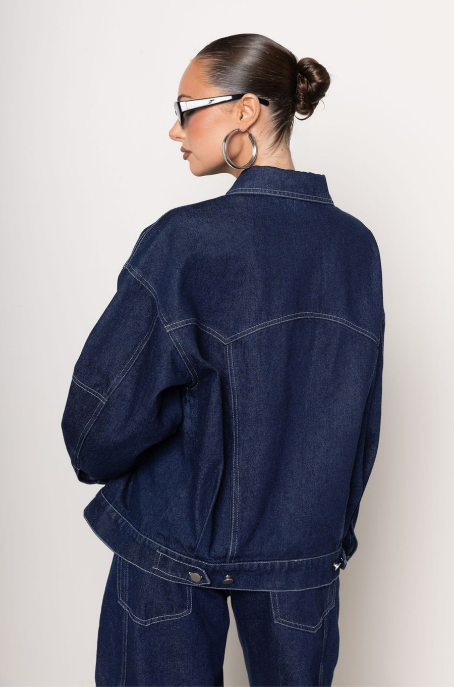 Oversized denim button up jacket
Collared
Button down closure
2 front pockets
Western contrast stitching
Unlined
dark denim jacket
cute western wear