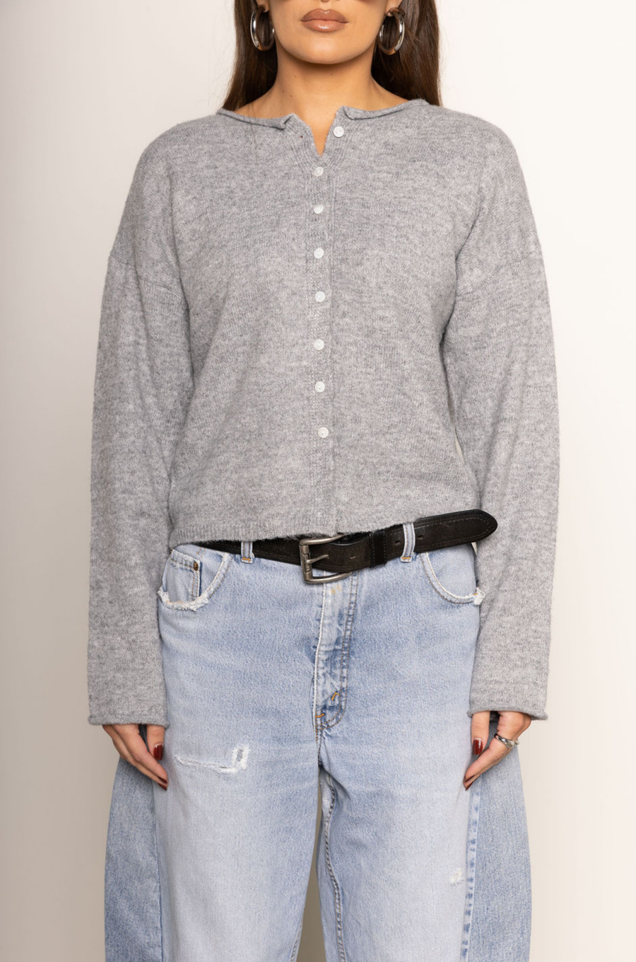 Knit long sleeve cardigan
Rolled collar
Button down closure
Unlined
grey knit cardigan
fall cardigan
thanksgiving outfit