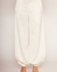 ivory Satin balloon pants
Zipper closure
Side pockets
Unlined