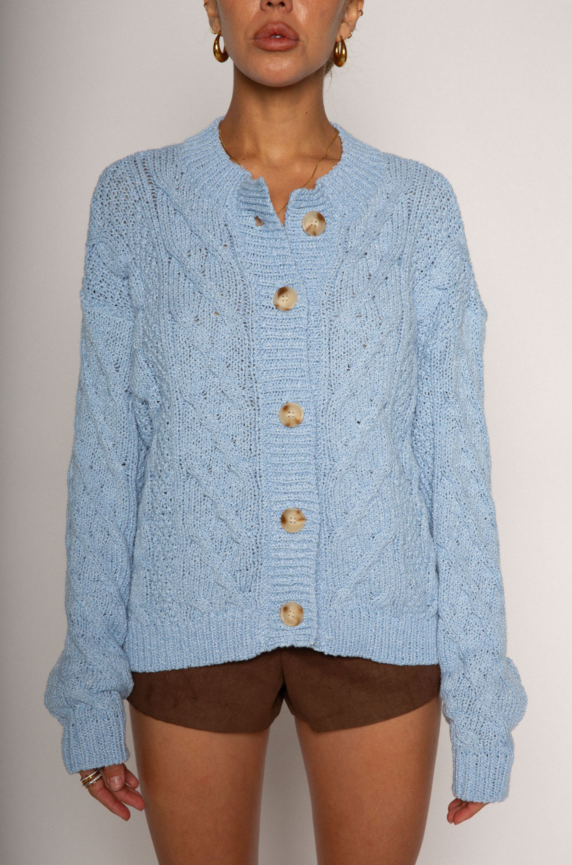 BLUE Chunky cable knit cardigan
Front button down closure
Unlined