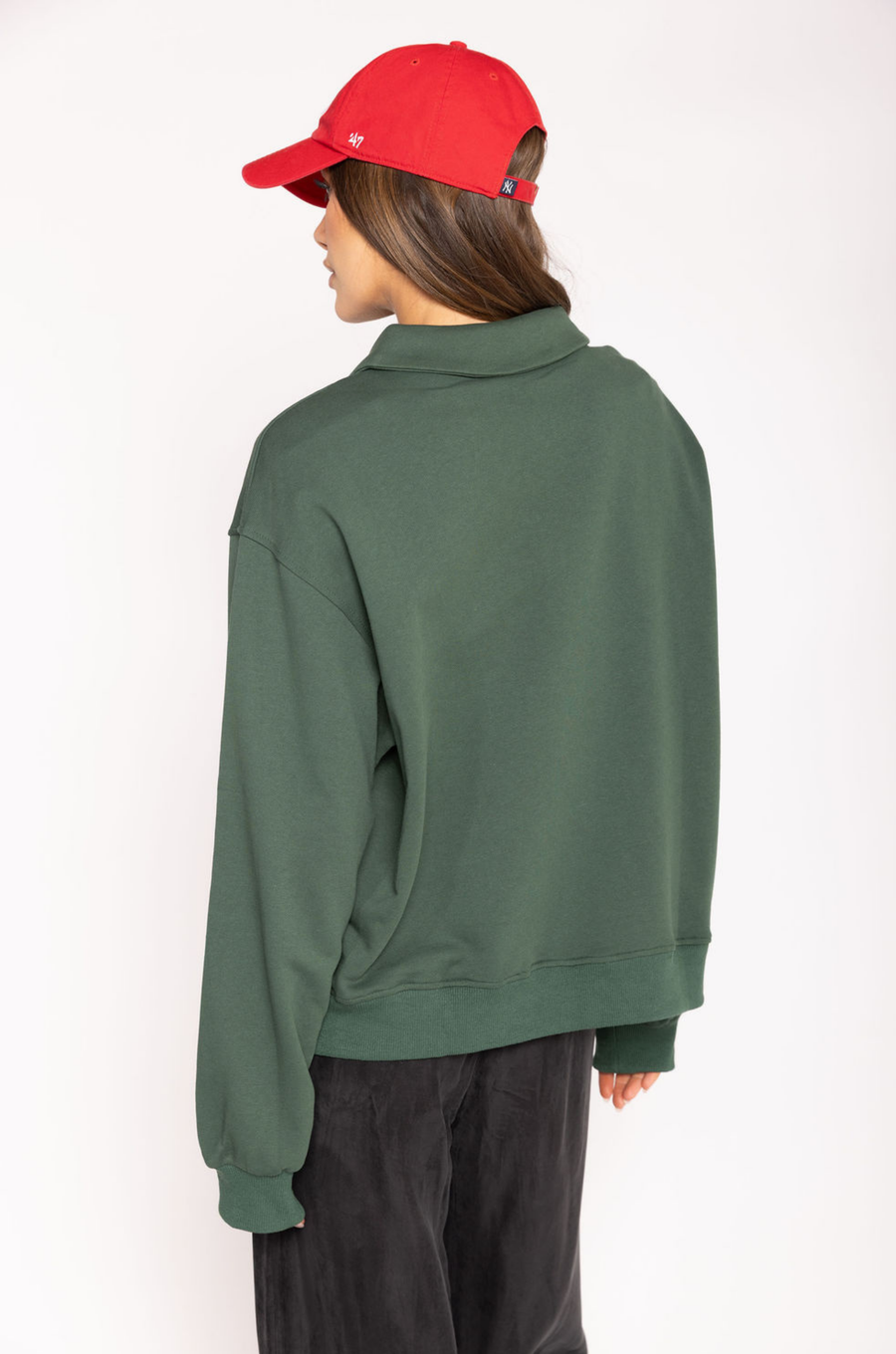 Knit sweater top
Collar neckline
Front button down closure
Unlined
hunter green sweater