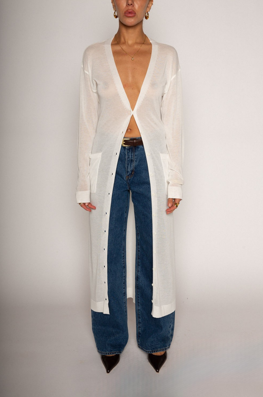 white Thin knit longline cardigan
Long sleeves
Front button down closure
Front pockets
Side slits
Unlined
pool cover up
beach cover up