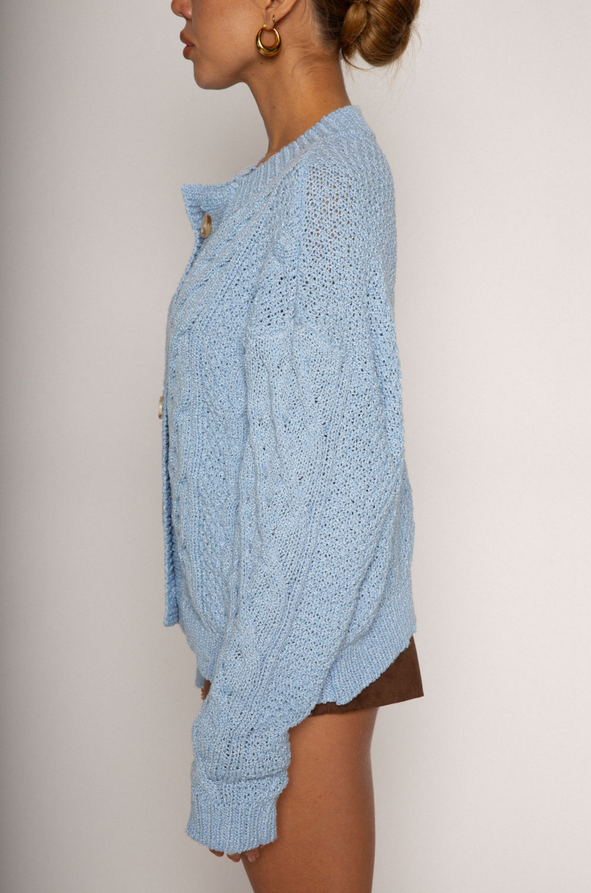 BLUE Chunky cable knit cardigan
Front button down closure
Unlined