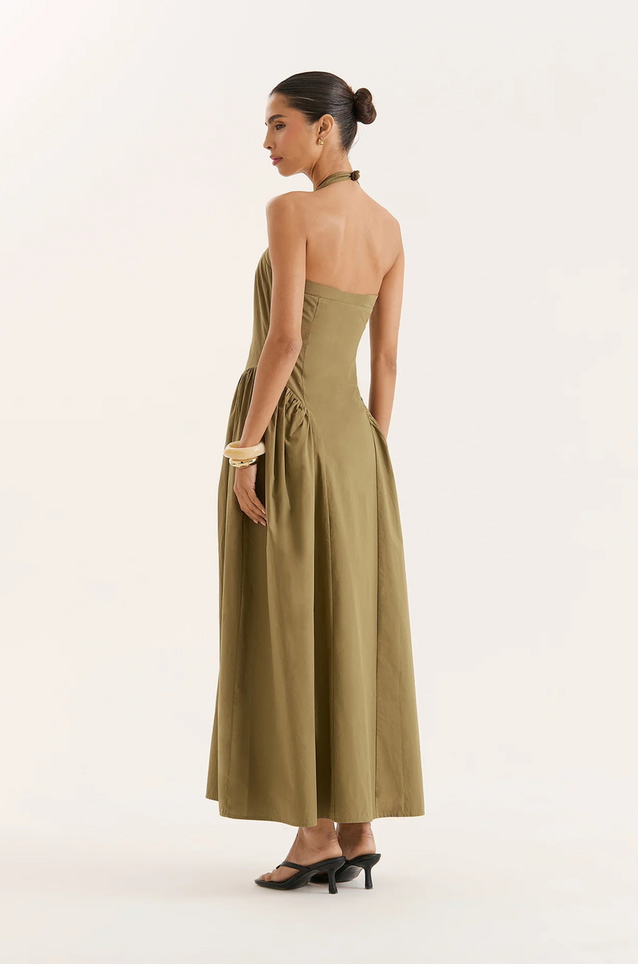 green Halter maxi dress
A-line silhouette
Paneled gathered
Drop waist design
Tie halter design
Square neckline
summer maxi dress
summer midi dress