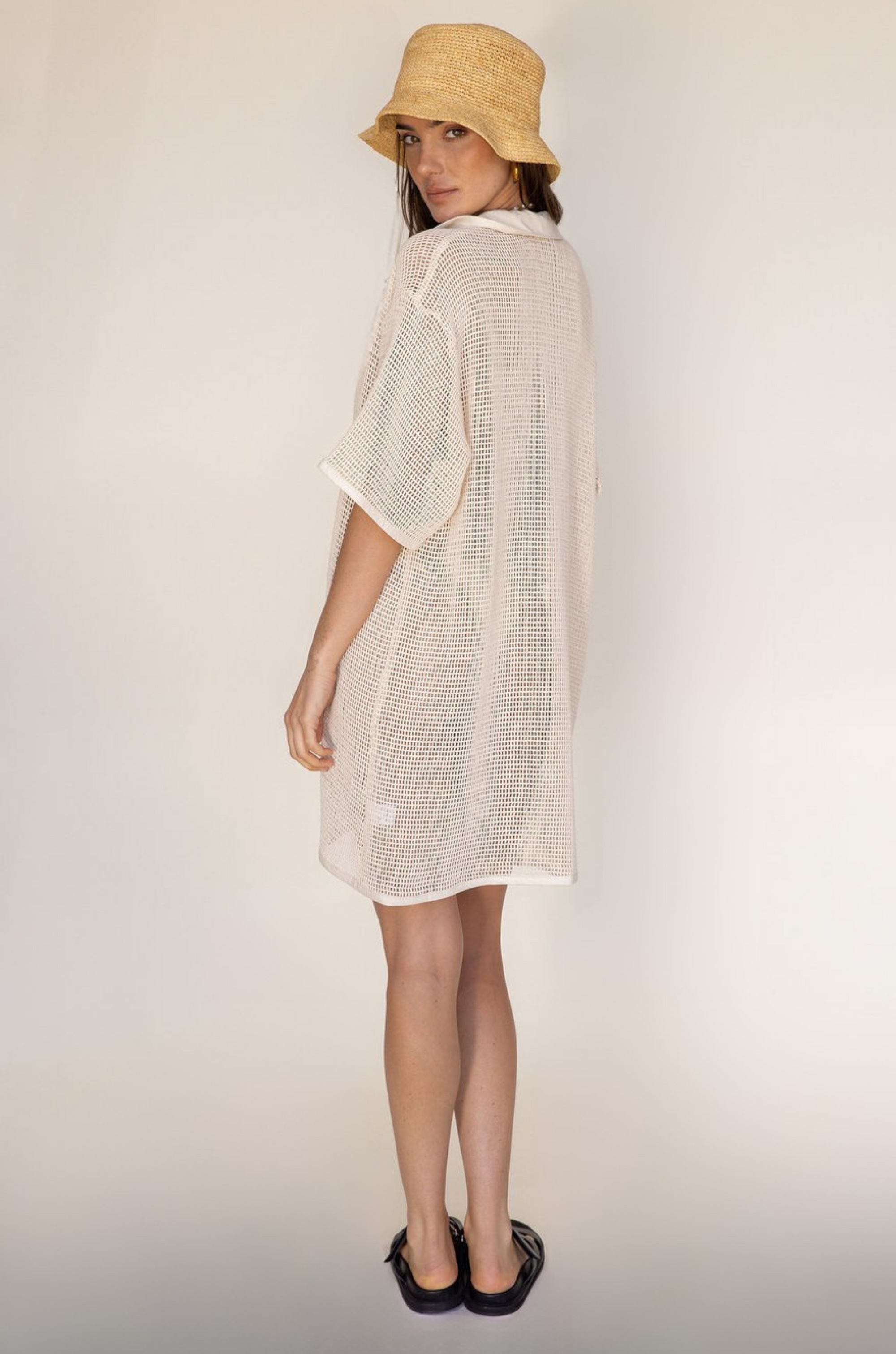 tan Crochet net mesh dress
Collar neckline
Short sleeves
Front button down closures
Unlined/sheer
pool cover up
beach cover up