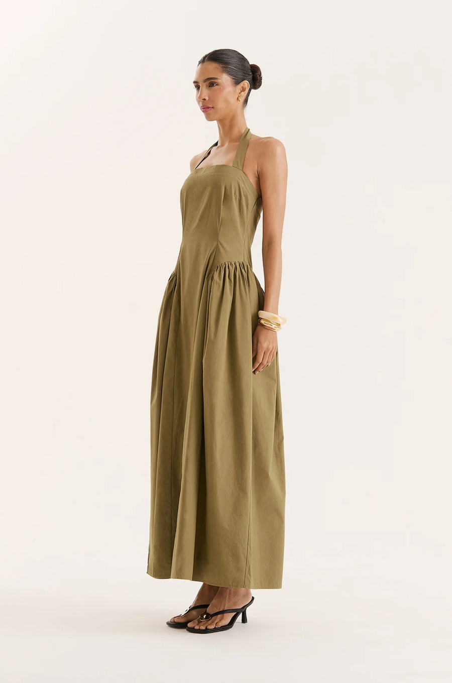 green Halter maxi dress
A-line silhouette
Paneled gathered
Drop waist design
Tie halter design
Square neckline
summer maxi dress
summer midi dress