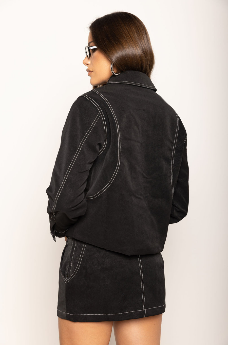 Faux leather jacket
Collared
Front zipper closure with fold over panel
Contrast stitching
black leather jacket
fall outfit