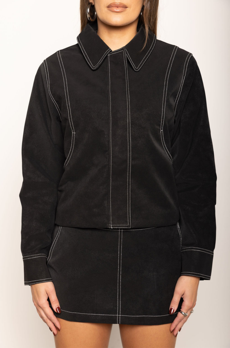 Faux leather jacket
Collared
Front zipper closure with fold over panel
Contrast stitching
black leather jacket
fall outfit