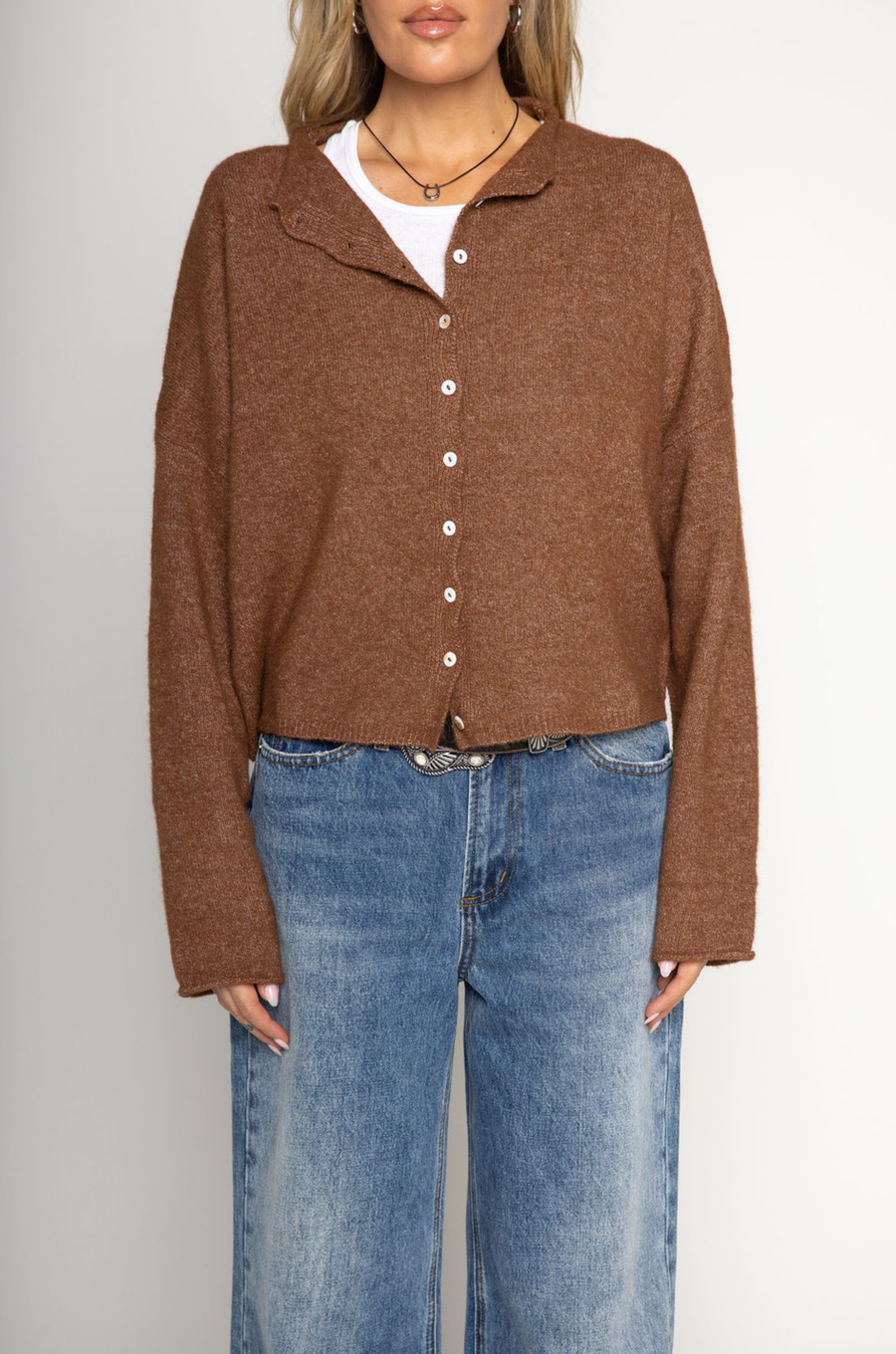 Fuzzy knit cardigan
Crewneck
Front button down closures
Long sleeves
brown cardigan
brown fall cardigan
fall outfit