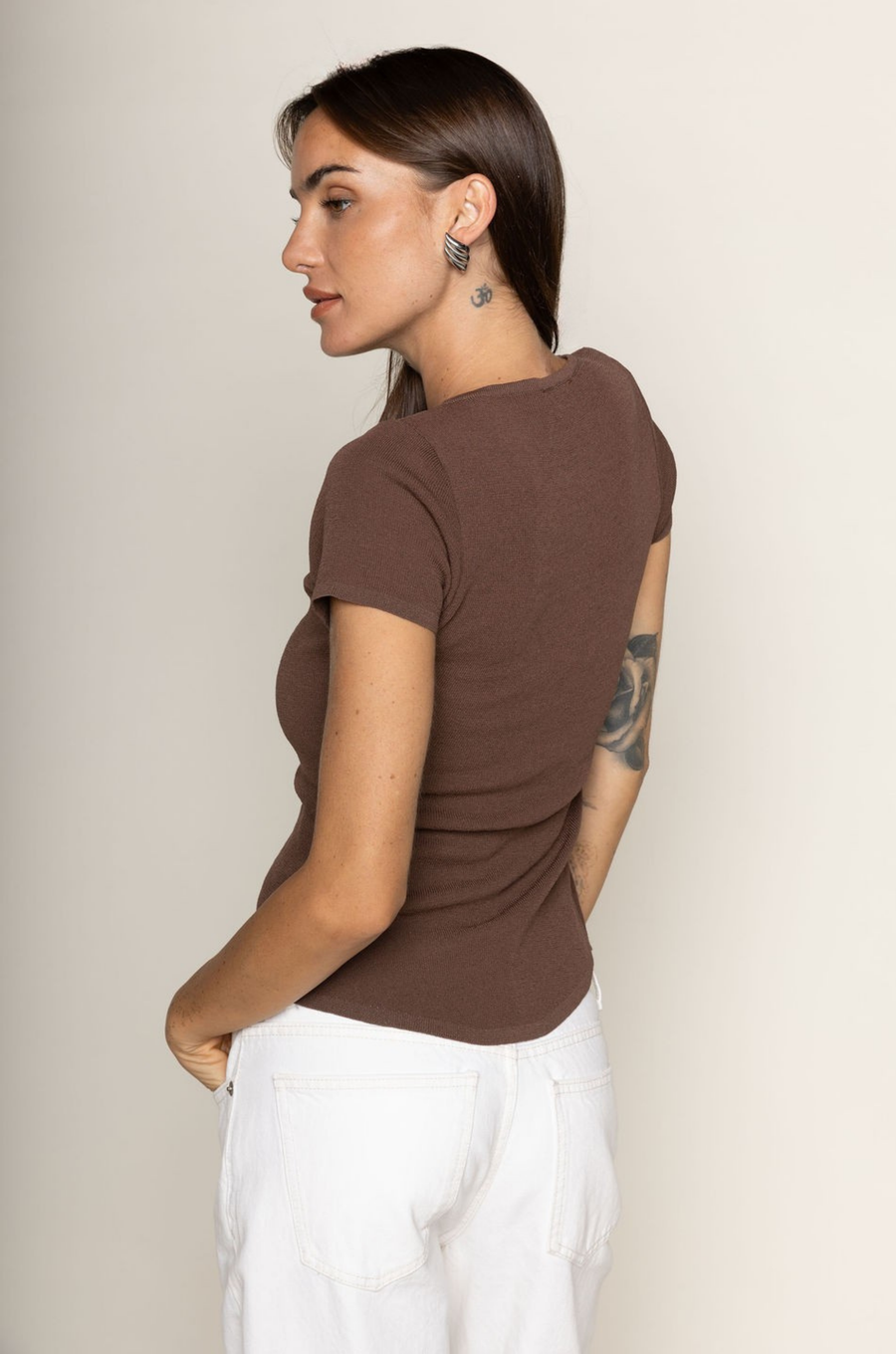 brown Knit button down short sleeve top
Button down closure
Open bottom hem line
Unlined