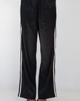 black Silk track pant
Elastic waistband
Side stripe
fall outfit