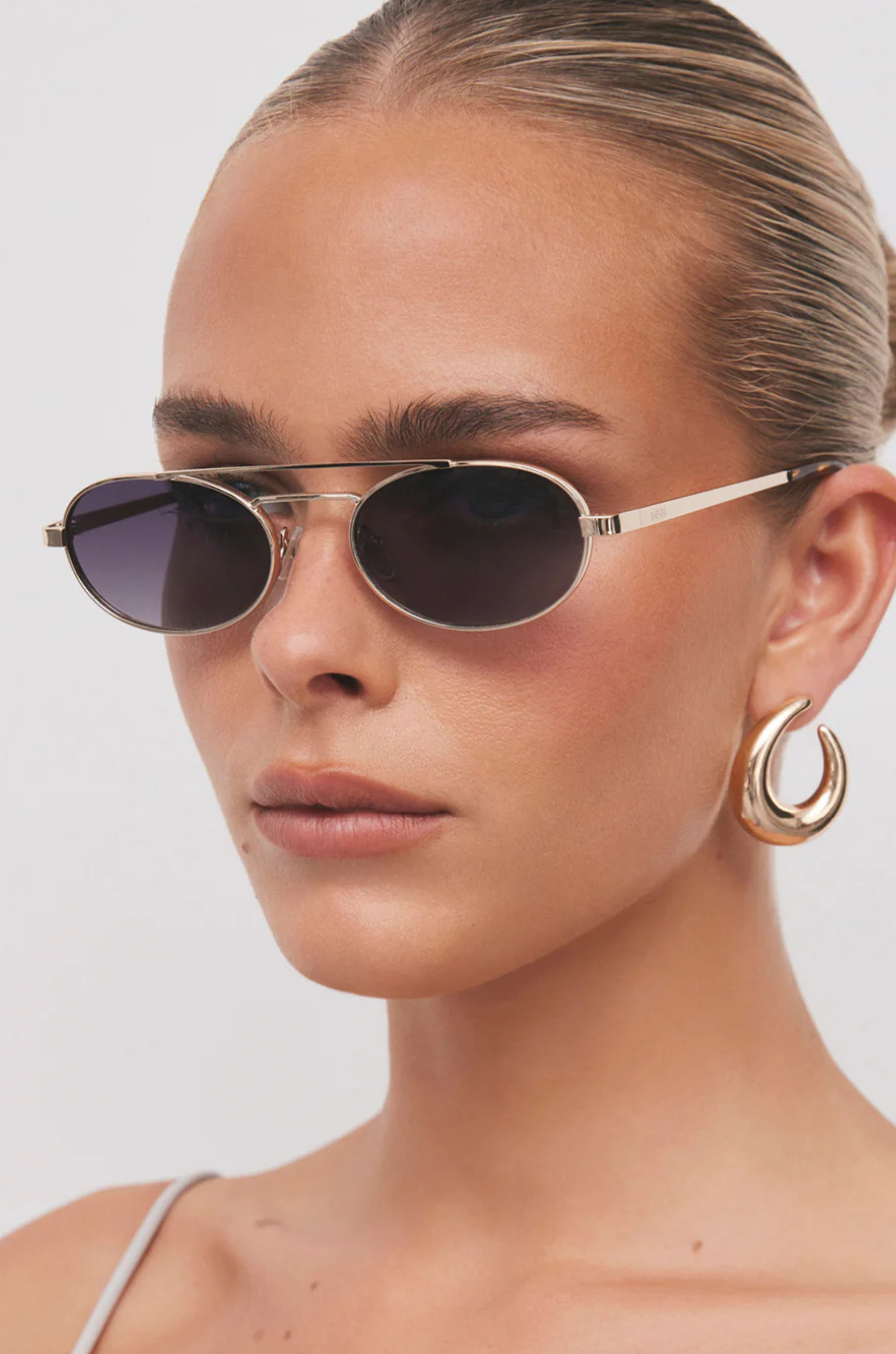 black and gold Round aviator sunglasses