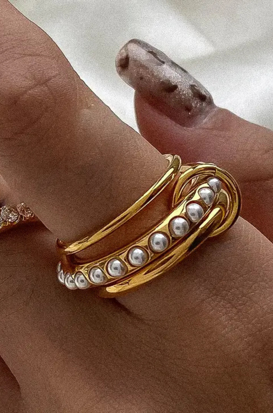 18K Gold Non-Tarnish Multi Stack Pearl Band Ring
18K Gold Plating
Stainless Steel
Size 8 Measurement: 0.714 Diameter/2.24 Circumference
Lead-free
Nickel-safe
Hypoallergenic
Water Resistant