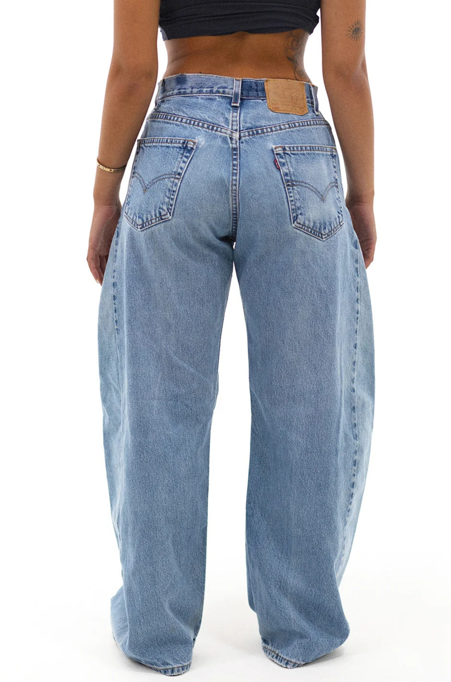 Our Barrel Customs are a mid to low rise jean
Baggy fit
Zip and fly closure
Please note, these pieces are vintage and have signs of wear. Some pieces have slight imperfections, which vary from piece to piece
Cotton
Light to medium wash levi jeans
Cutom barrel jeans
custom levi jeans
Ali grace jeans