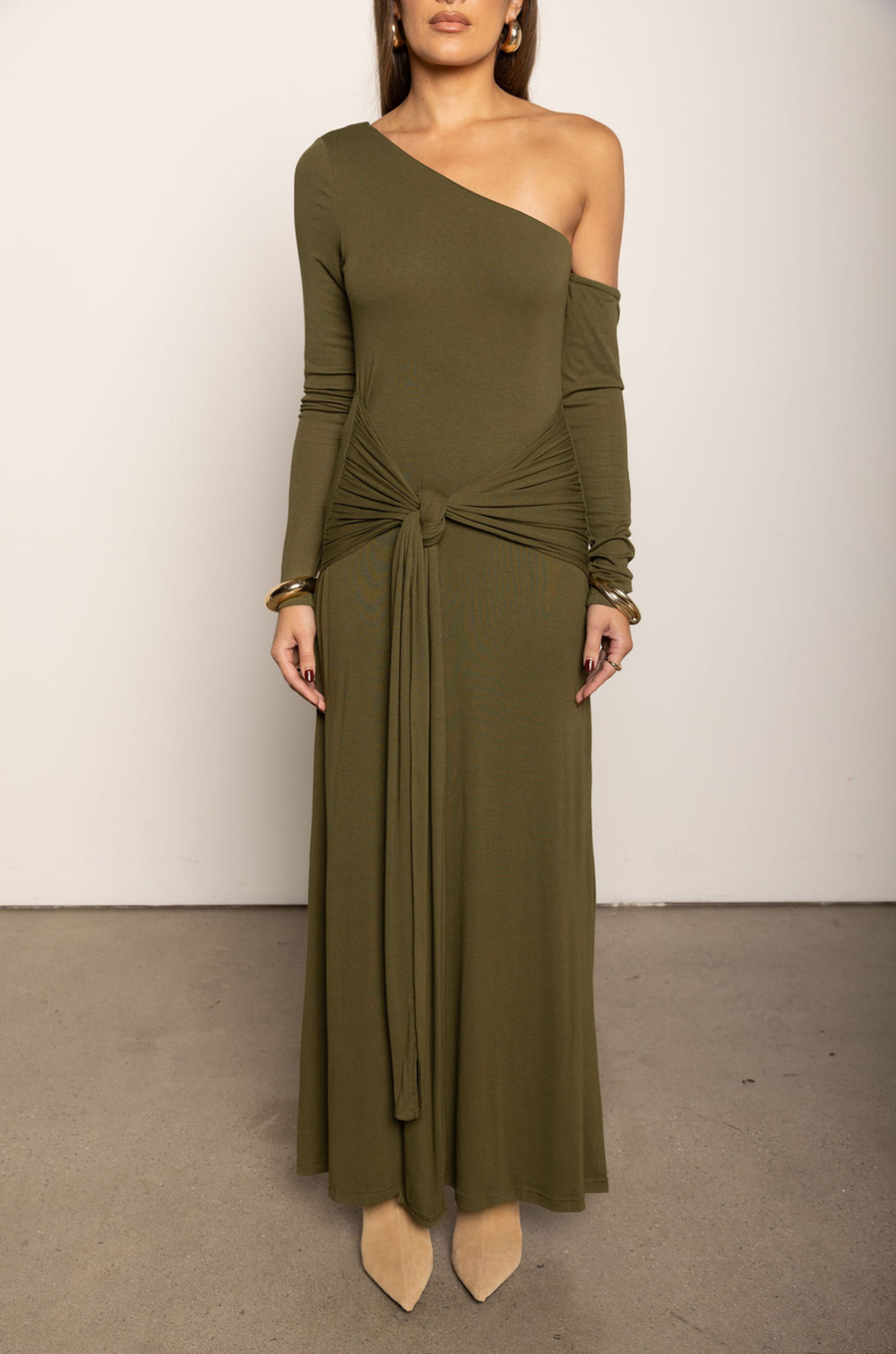One shoulder long sleeve maxi dress
Asymmetrical neckline
Adjustable hip tie
Green one shoulder maxi dress
fall wedding guest dress
fall maxi dress
thanksgiving outfit