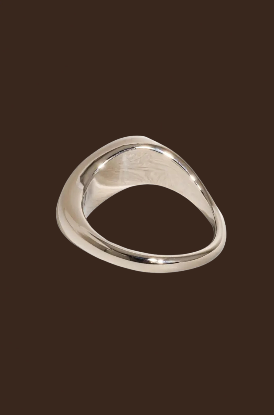 18K non-tarnish classic wavy band silver ring
18K gold plating stainless steel
Size 7 measurement: 0.682 Diameter/2.14 Circumference
Lead and Nickel Free
Hypoallergenic
Water Resistant