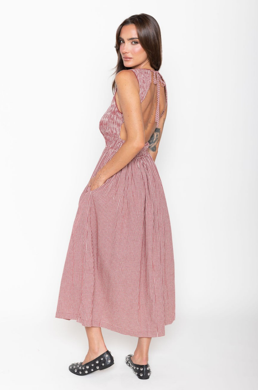Gingham printed midi dress
Side pockets
Sleveless
Smocked bodice
Adjustable back tie
Open back
Unlined
burgundy gingham maxi dress
summer dress
fall dress
summer to fall transition dress
