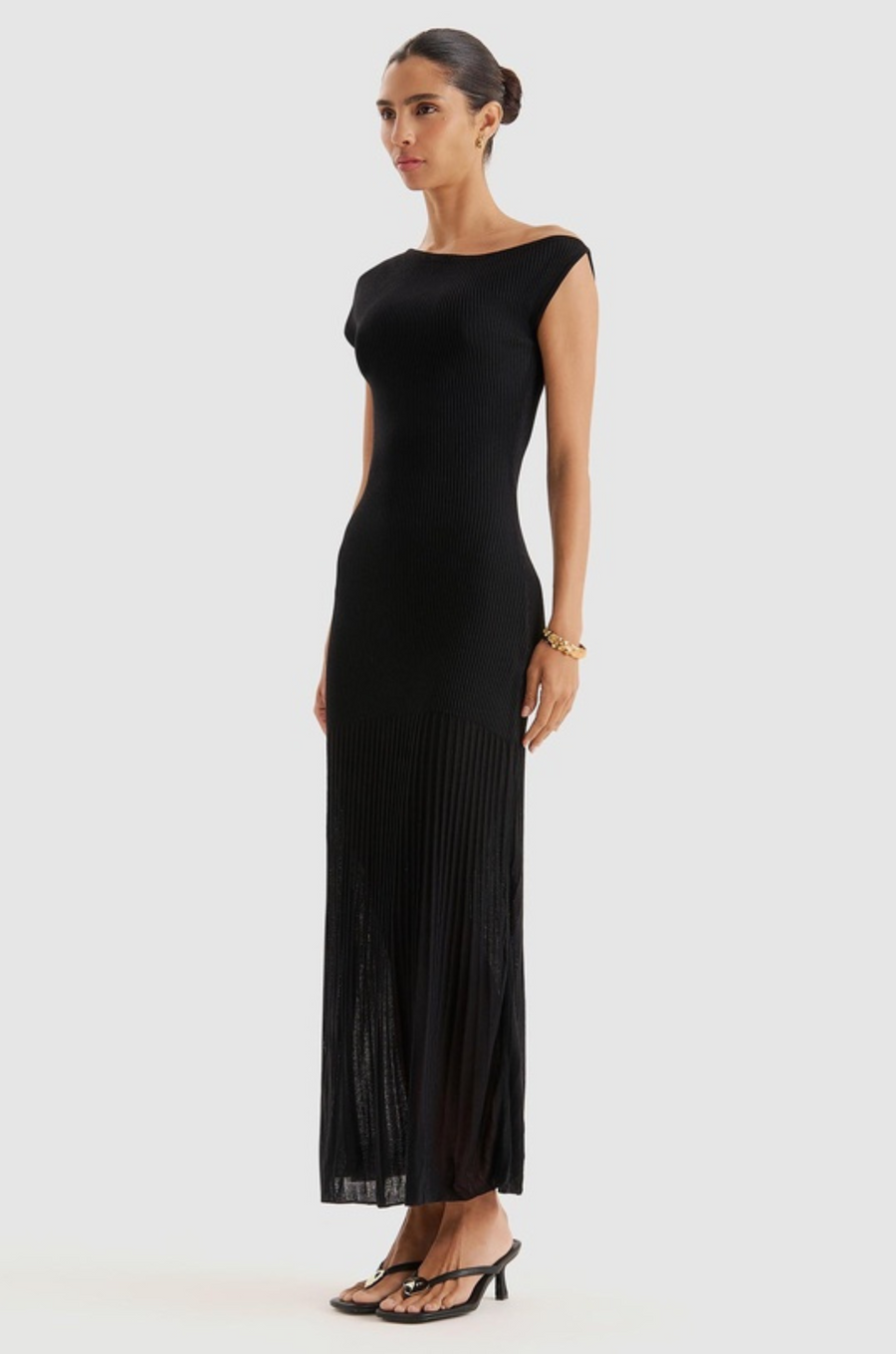 Off the shoulder maxi dress
Asymmetrical neckline
Ribbed
Sheer skirt
black maxi dress
black midi dress
black wedding guest dress
formal wedding guest dress
