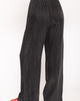 Lounge pant
Elastic waistband
2 side pockets
Unlined
black matte satin lounge pant