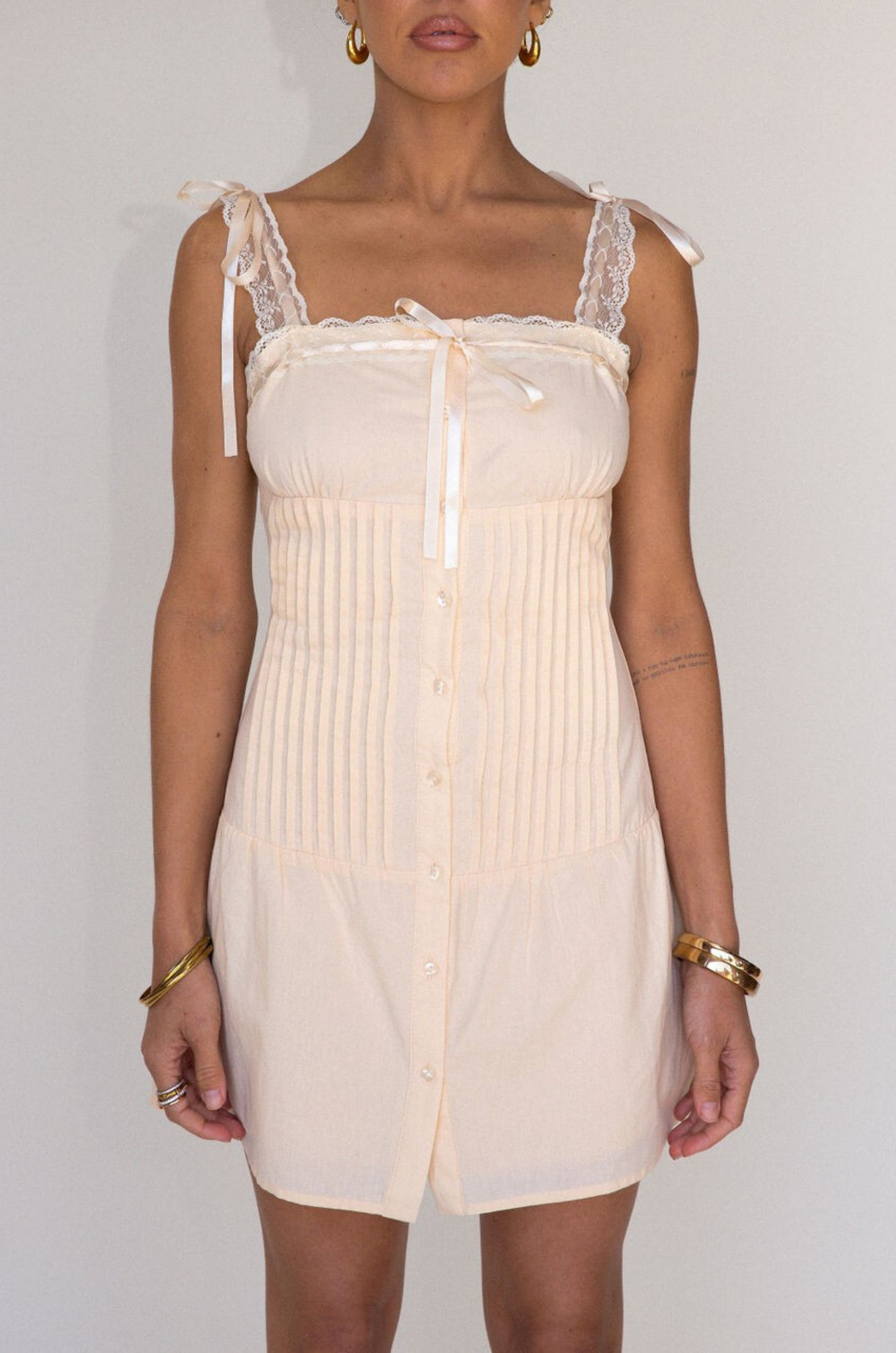 tan Woven coquette mini dress
Front bow detail
Front button closure
Adjustable lace and ribbon shoulder straps
Pintuck details on bodice
Smocked backing
Lined
summer mini dress
spring mini dress