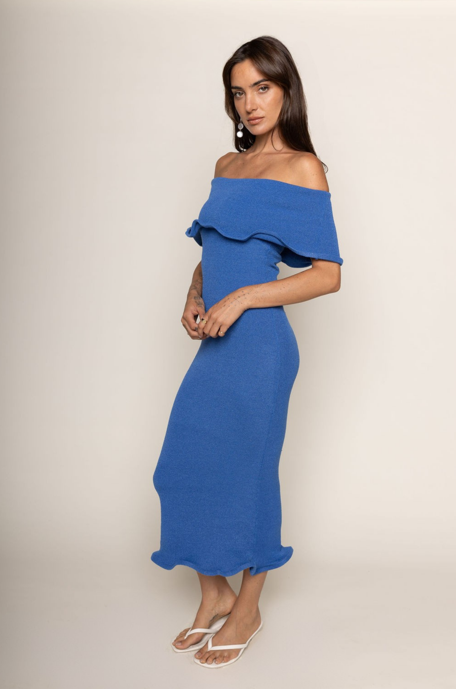 Knit tube top sweater maxi dress
Off the shoulder
Wired hem and bust hem
Unlined
blue knit maxi midi dress
blue wedding guest dress