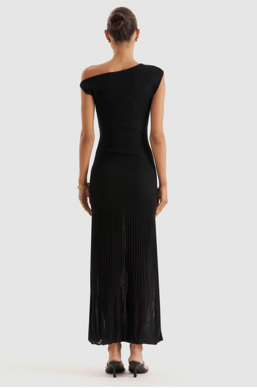 Off the shoulder maxi dress
Asymmetrical neckline
Ribbed
Sheer skirt
black maxi dress
black midi dress
black wedding guest dress
formal wedding guest dress