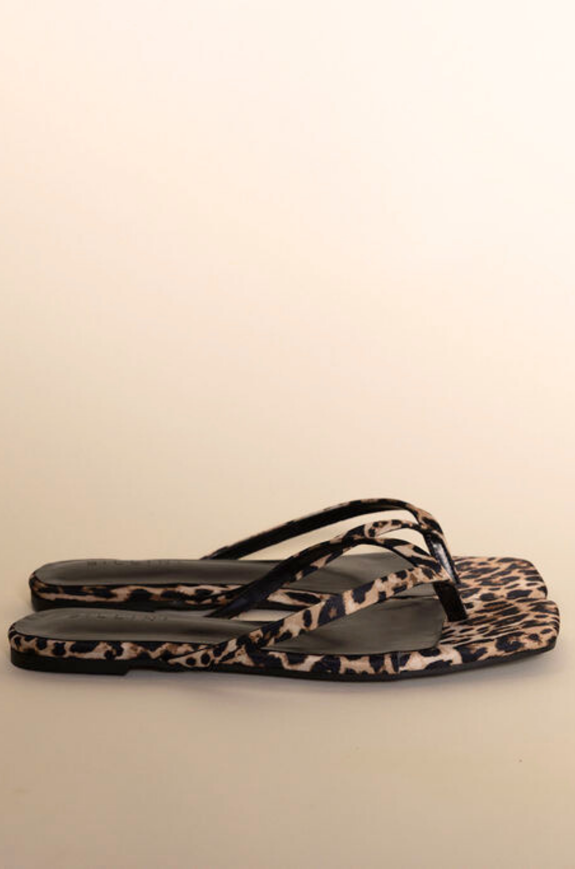 Leopard printed thong sandal
Flat padded footbed
Open square toe
Thin flat straps
Classic thong style upper
Exposed heel counter
Synthetic upper, lining and outsole
