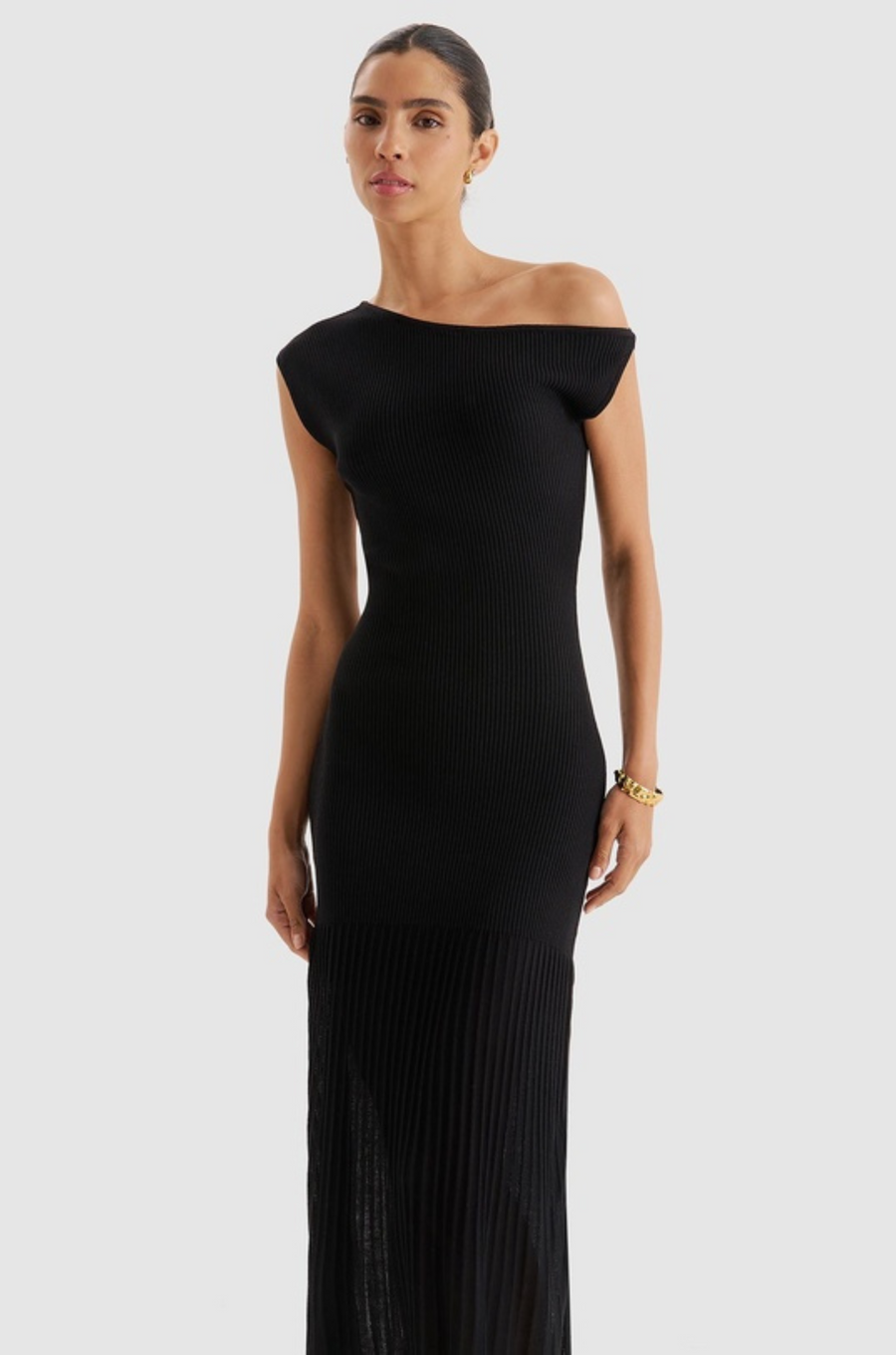 Off the shoulder maxi dress
Asymmetrical neckline
Ribbed
Sheer skirt
black maxi dress
black midi dress
black wedding guest dress
formal wedding guest dress