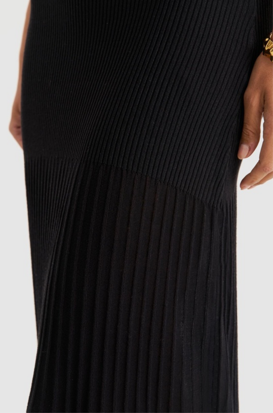 Off the shoulder maxi dress
Asymmetrical neckline
Ribbed
Sheer skirt
black maxi dress
black midi dress
black wedding guest dress
formal wedding guest dress