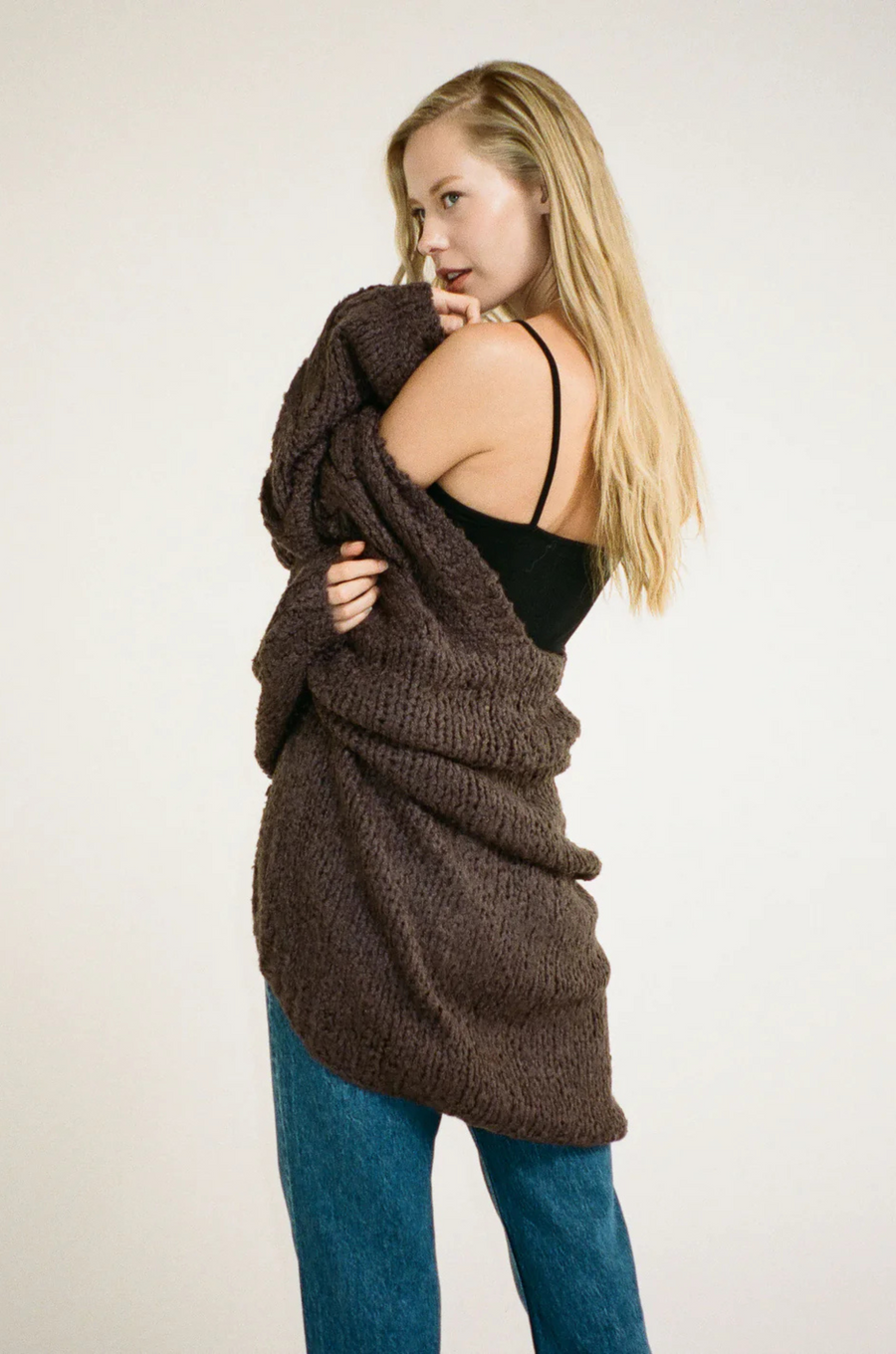 brown Fuzzy hand knit cardigan
Cable knit
Heavy gauge loose cable knit
Open cardigan
Acrylic/Polyester
brown cardigan
fall cardigan
fall sweater
fall outfit