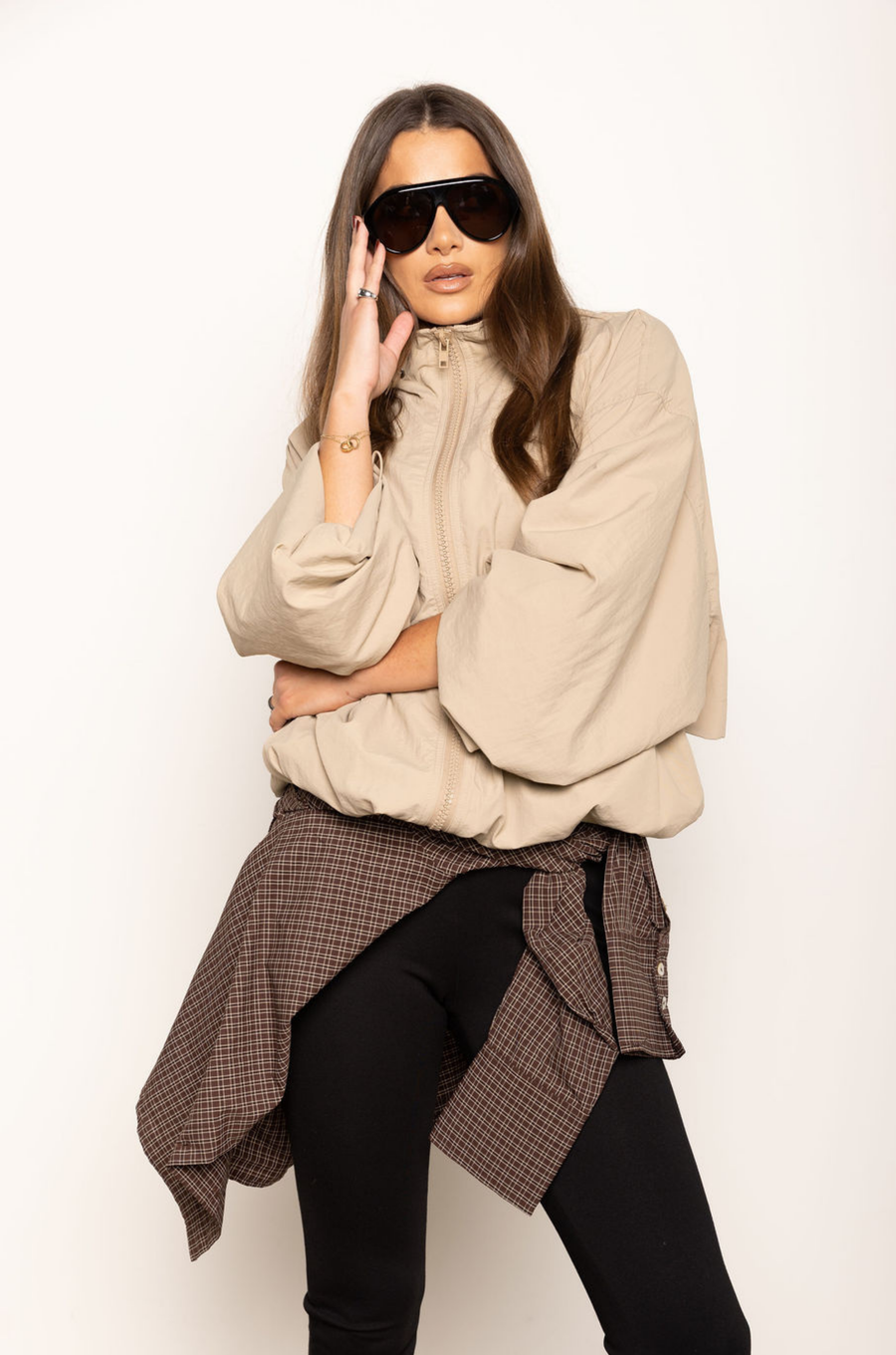 Windbreaker long sleeve jacket
Zip up closure
Rollable hood with zip closure
Adjustable drawstring hem and sleeve hem
Brown windbreaker jacket
fall outfit
beige windbreaker jacket
taupe windbreaker jacket
fall outfut