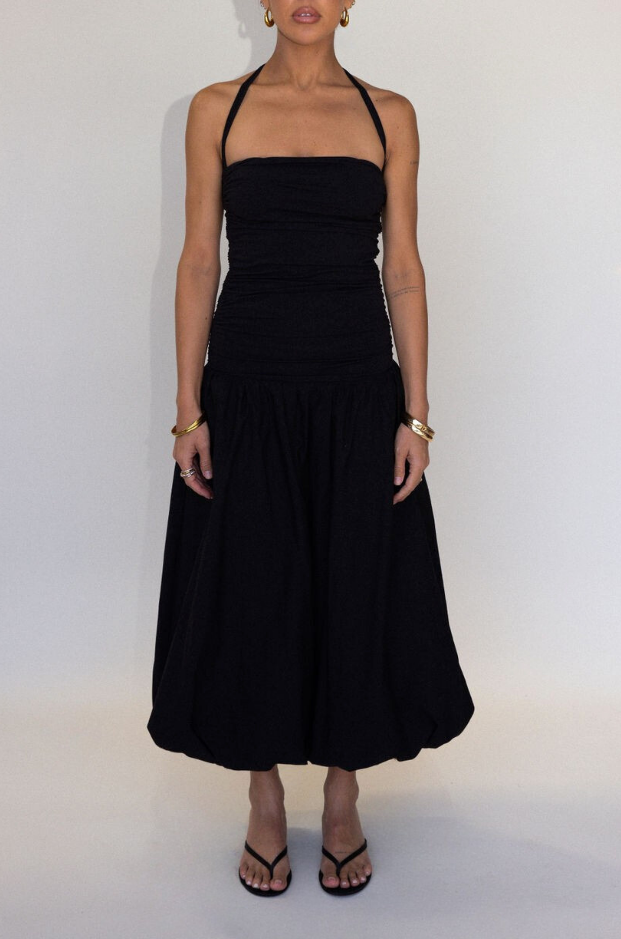 black Bubble halter maxi dress
Adjustable tie straps
Knit bodice
Woven skirt
Elastic neckline
Ruched sides
Side pockets
Fully lined